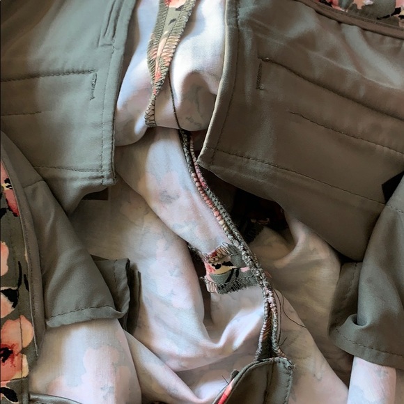 White House Black Market | floral the 5” short - Picture 9 of 13